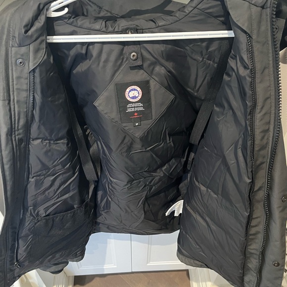 Small Men’s Canada Goose GARIBALDI PARKA - Picture 5 of 12